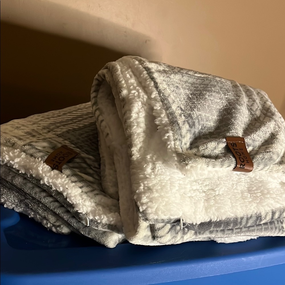 😄Roots kings size pillow shams fleece